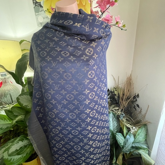 Louis Vuitton Silk Monogram Wrap/Shawl Scarf. - Picture 8 of 16